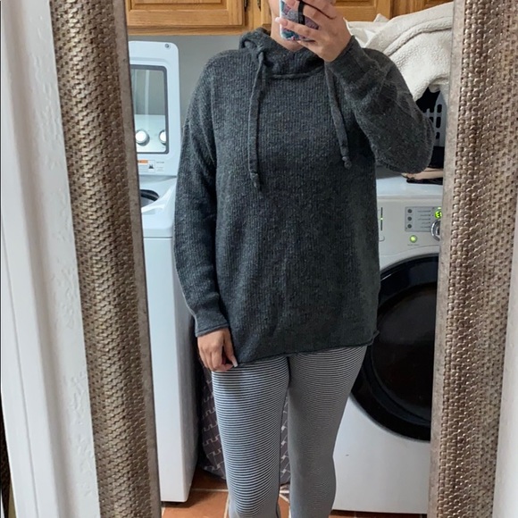 Abercrombie & Fitch Sweaters - Abercrombie & Fitch hooded sweater